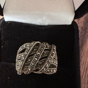 Elegant Silver marcasite Women's Ring